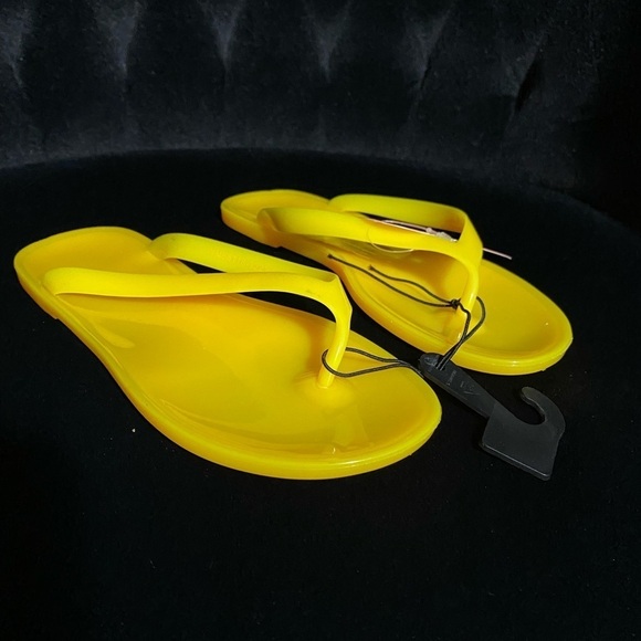 Wonder Nation - Yellow Jelly Flip Flop Sandals - Picture 1 of 5